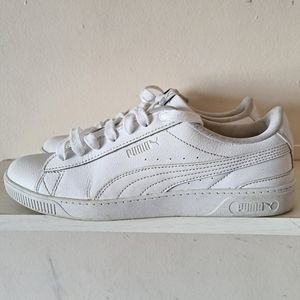 WOMENS PUMA SHOE'S BLACK AND WHITE SNEAKERS SIZE 9